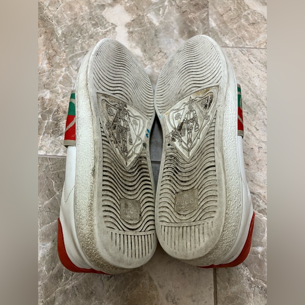 Gucci Ace sneaker in white leather with the signature green and red Web stripe - Picture 8 of 12